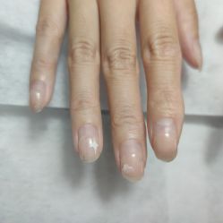 -花岐款式专研健康美甲沙龙