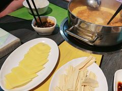 -四季喧黔味豆米火锅(万达广场店)