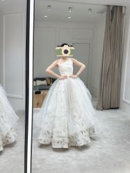 -Renee芮亦婚纱(原丽莎)