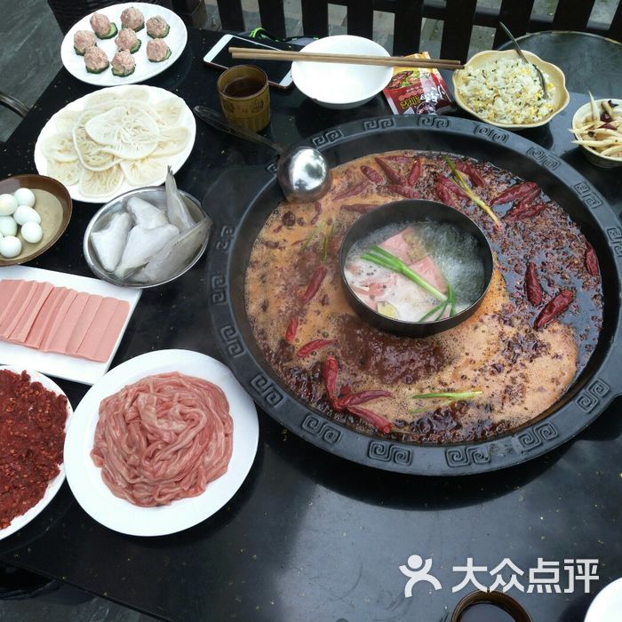 聚缘柴门老火锅