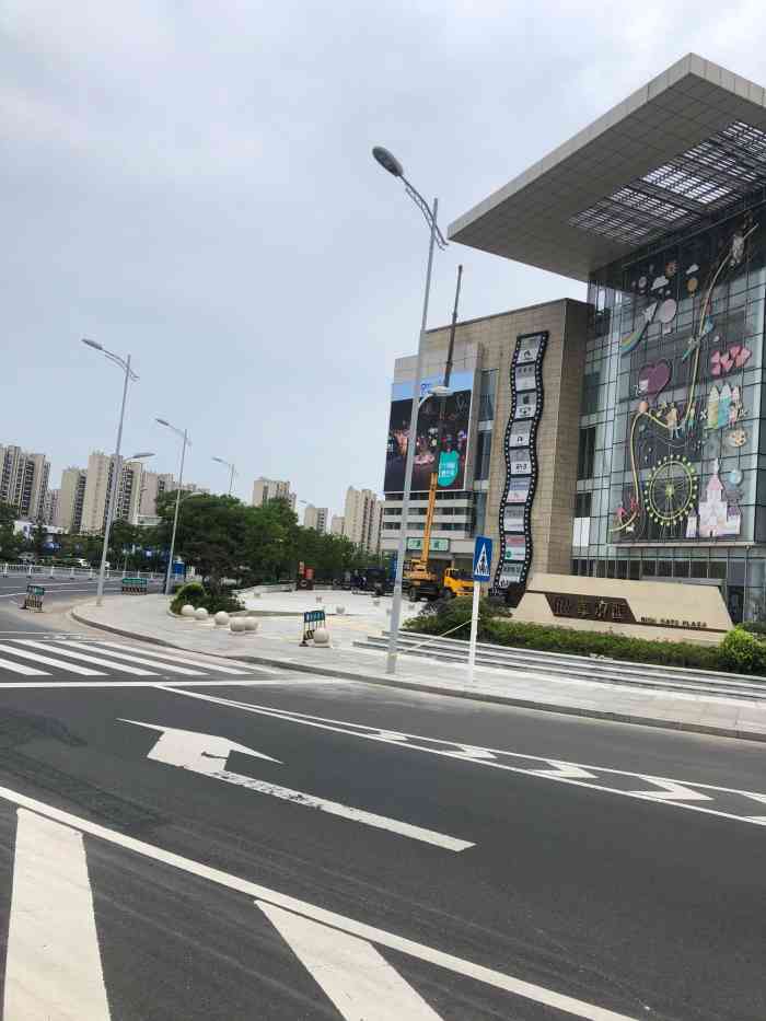 华府汇rich gate plaza-"这家shopping mall真的是惨兮.