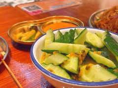 -何妹湿辣牛肉·粤式烧烤砂煲(桂雅路店)