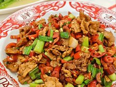 红碎椒肉炒肉-江城燕子大排档(江汉路步行街店)