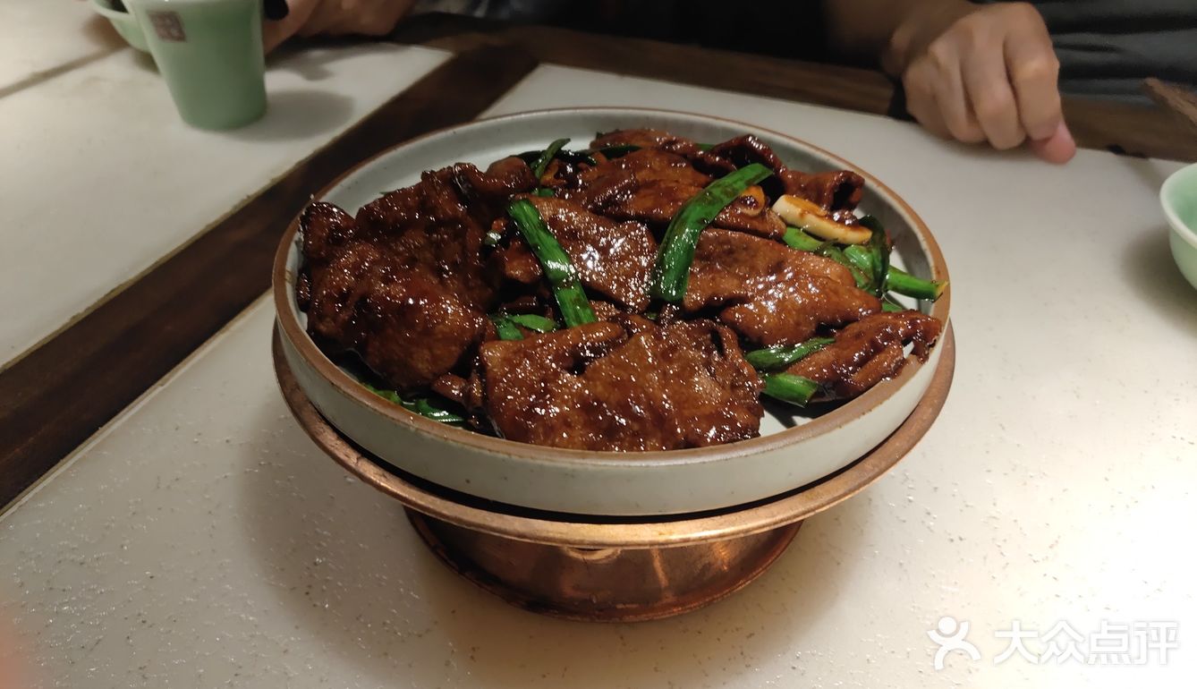 船菜的烧麦就是西湖还有鸡蛋，梨汤很粘稠老人很喜欢