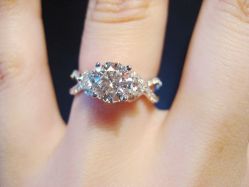 大正面-威德钻石-克拉钻大本营(南京东路店)