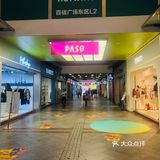 进门不会有店员一直跟着，拍照购物两不误。很多吃的