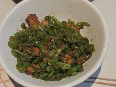 -阿瓦山寨·湘菜现炒·剁椒鱼头王(咸阳总店)