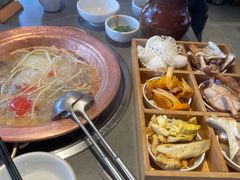 -阿婆情腊排骨火锅·野生菌季(古城旗舰店)