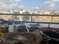 -Lake Shore Hotel & Restaurant