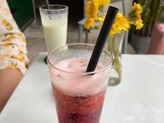 莓莓-彳亍咖啡·这里(水湾路店)