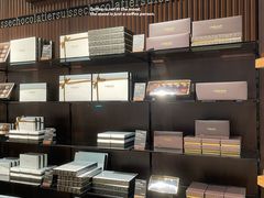 -Laderach 莱德拉(上海环贸iapm店)