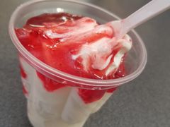 草莓圣代-麦当劳(皇岗路店)