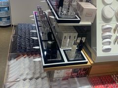 -名创优品(北京新中关购物中心地铁层店)