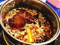 经典锅底-马路边边串串香形象店(磐石路店)