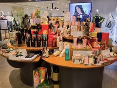-LOL原创生活概念店(K11购物艺术中心店)