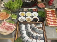 -围炉肉舍•炭烤活鳗•丹东海鲜烤肉(步行街店)