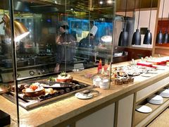 自助取餐区-大中华希尔顿酒店-念自助餐·嗨啤·小龙虾