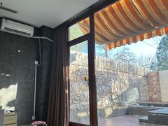 -红栌温泉山庄生态美食餐厅