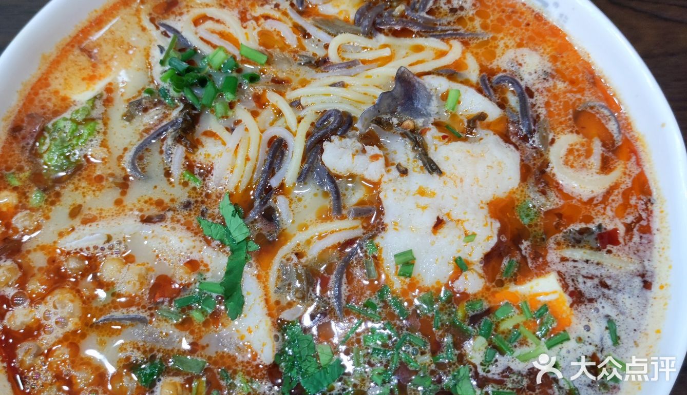 店里还酸菜鱼饭,小吃喝奶茶