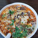 店里还酸菜鱼饭,小吃喝奶茶