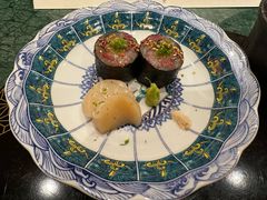 银身鱼肌边卷配扇贝-鮨冠OMAKASE食べ放题(北京首店)