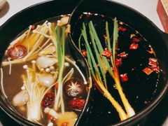 -钢管厂五区小郡肝串串香(奥克斯广场锦城万达店)