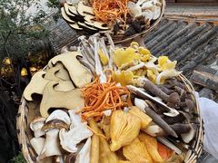 -菌之家·专业纯野生菌火锅·特色炒菌