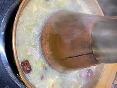 -果松木炭酸菜铜火锅·外婆参鸡汤