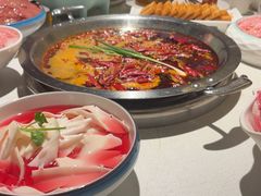 -茅草房·河畔园林火锅