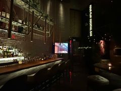 -FOUR PLAY BAR