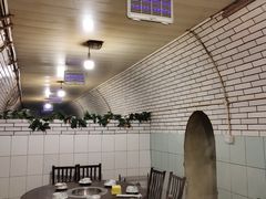 -洞庭洲·防空洞火锅·烧烤·铜锅涮肉(新百广场店)