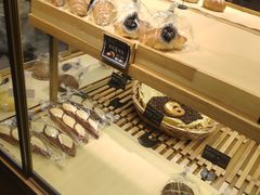 面包甜点陈列柜-啊噗吐呦现场烘焙(麦凯乐店)