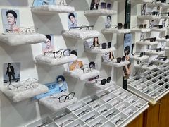 -MiRi眼镜·蔡司·星趣控·尼康控优点视觉合作店(南京东路店)