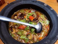 -老滇山寨•云南特色菜•地方菜•民族风情歌舞表演(金碧店)