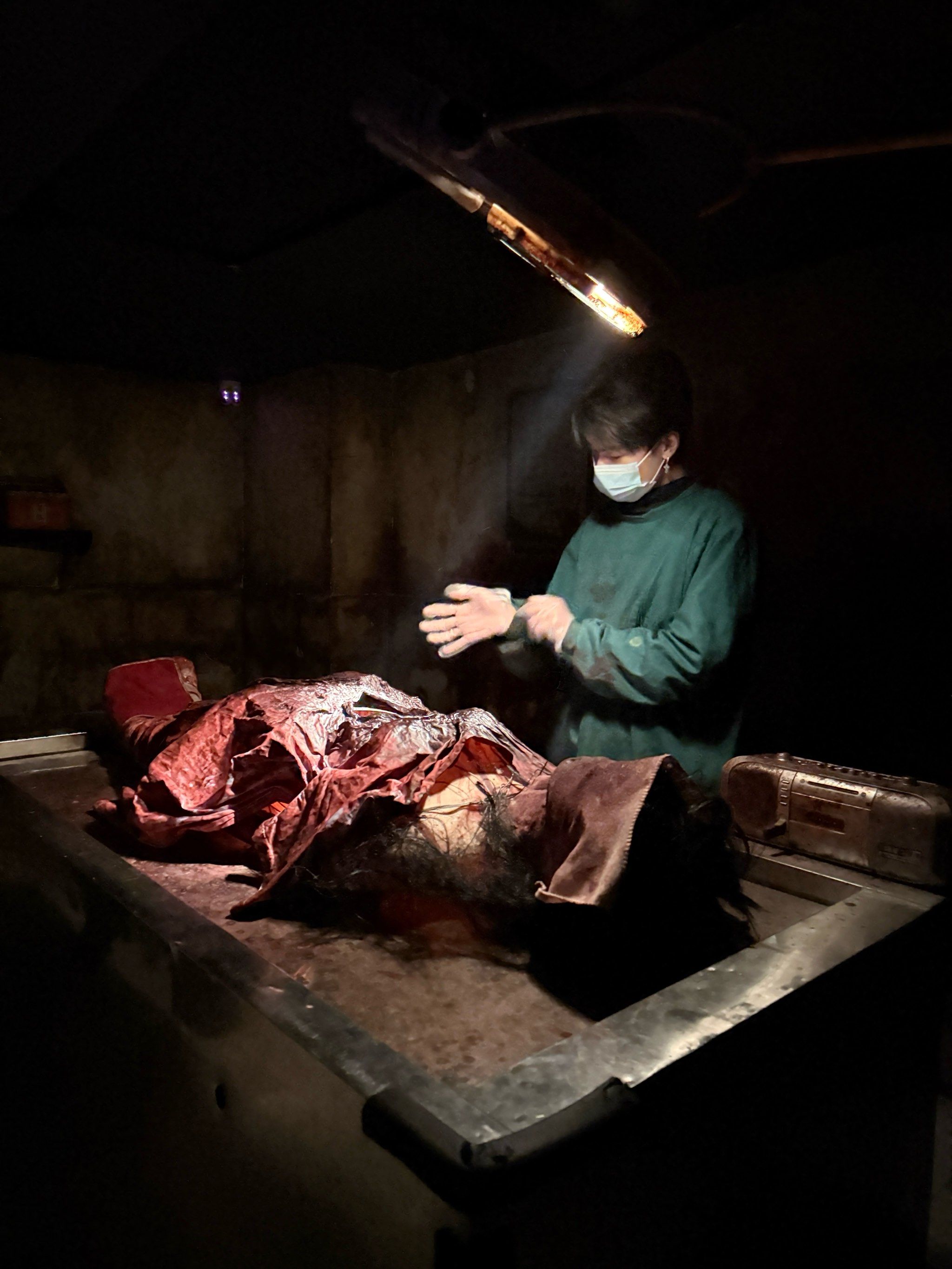 的一定不要错过

在这里可以还原手术过程,玩家可以亲手解剖尸体!