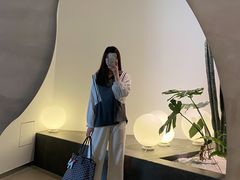 这面镜子很有设计感-洪小鹏生活美学馆(领SHOW天地店)