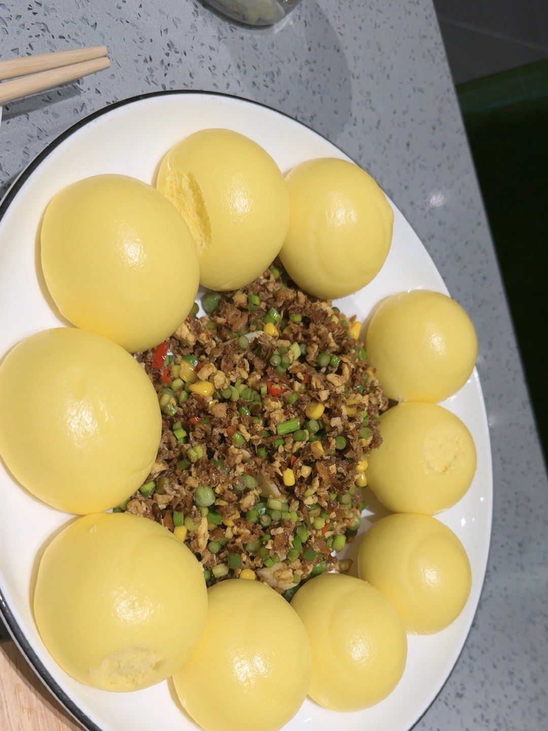 砂锅肉沫粉,每次必点.超级下饭.
鸭松杂粮包,很解饿