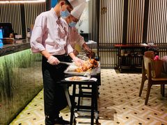 认真的烤鸭师傅-金鸭季·北京烤鸭(深业上城店)