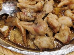 五指毛铜盘焗泉水鸡-围龙屋客家食府(福田店)