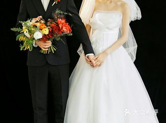 不要看别人拍酷的就要拍酷的,你长一张甜美的娃娃脸