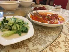 -鸿一饭店(隐秀路店)