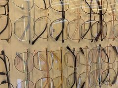 -吉庆眼镜店•蔡司•依视路(开泰眼镜市场店)