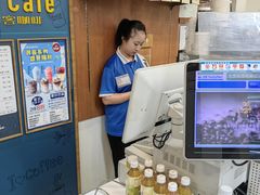 -全家便利店(襄阳南路店)