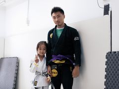-菠萝格斗巴西柔术训练馆
