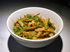 -费大厨辣椒炒肉(高铁吾悦广场店)