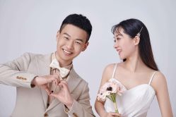 -雪中彩影婚纱摄影·微光艺术中心