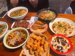 -爆炸头阿姨小四川正宗川味小吃(无任何分店)