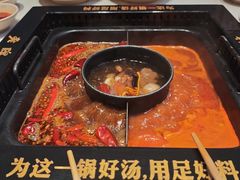 -老牌坊云南鱼豆花火锅(哈西万达店)