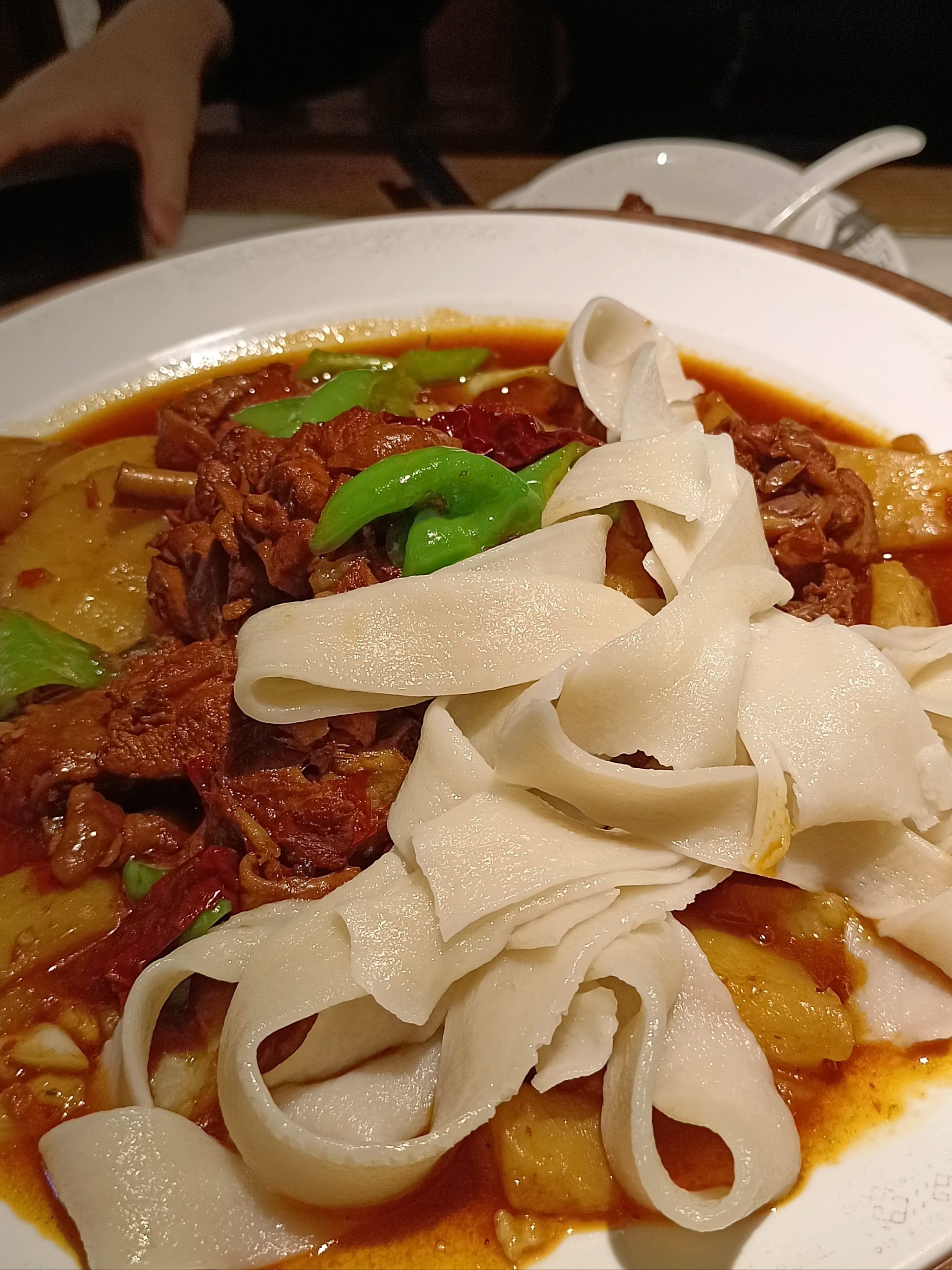 p1 皮带面 上来要趁热吃,酱香味很浓郁,土豆很绵密