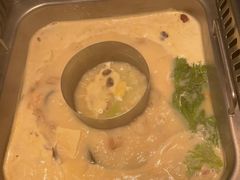 -尚尚仙·酸汤猪手·猪肚鸡火锅(华联万柳购物中心店)